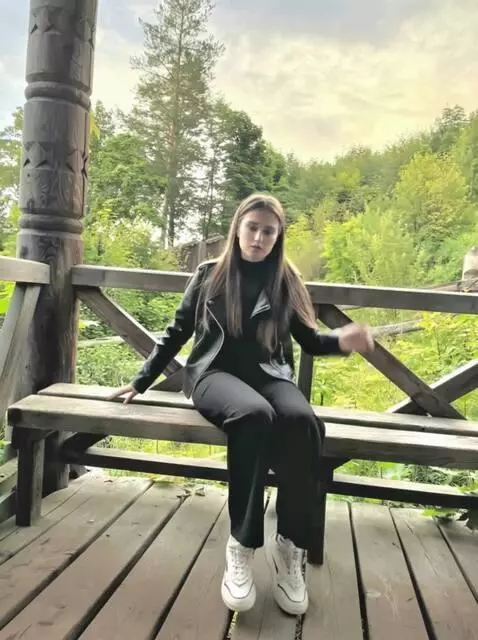 AI Video from prompt: the girl gets up from the bench and turns her ba