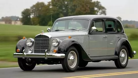 AI Video from prompt: Зацикленное видео с машиной которая едет в стиле