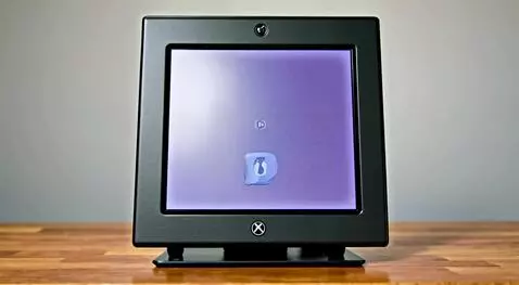 AI Video from prompt: presentation of Operating System "mir 95" in sty