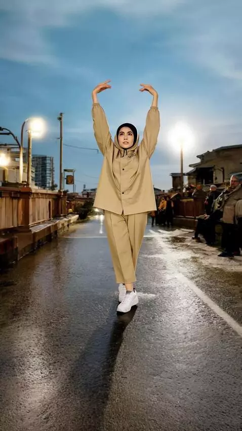 AI Video from prompt: Wanita berjoget dan gerakannya elegan,badan tida