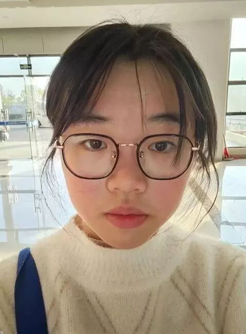 AI Video from prompt: Only the underwear was left after taking it off