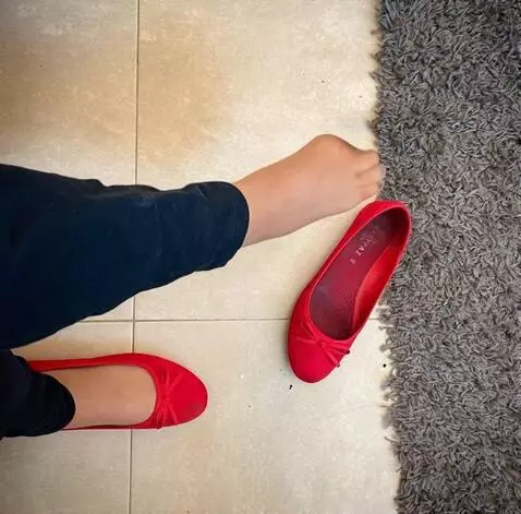 AI Video from prompt: Close-up view of the legs of a young woman weari