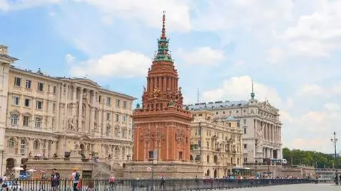 AI Video from prompt: make a video quiz - guess the country. show shor