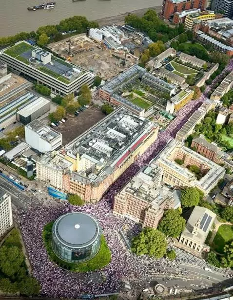 AI Video from prompt: A peacefull protest with over 1 million people i