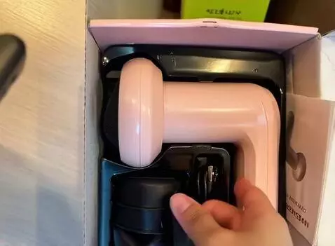 AI Video from prompt: На фото масожор надо сделать видео работы масажо