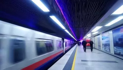 AI Video from prompt: A futuristic looking train is approaching a futu