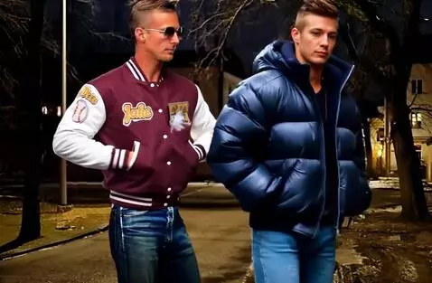 AI Video from prompt: Men turn their backs, lean forward.