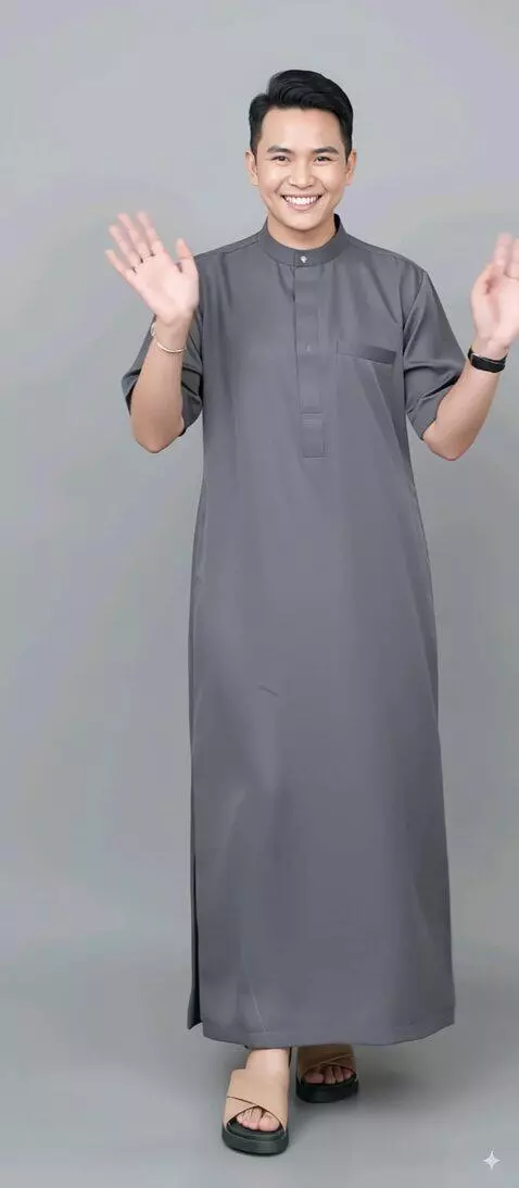 AI Video from prompt: Model tersebut maju sambil melambai-lambaikan ta