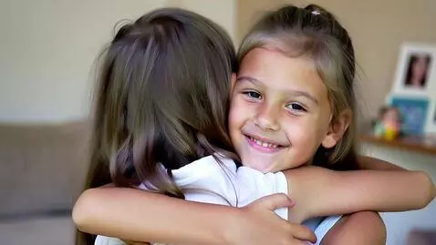 AI Video from prompt: Девушки обнимаются