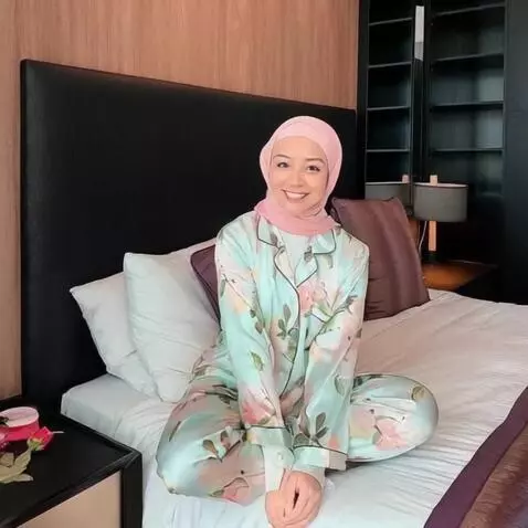 AI Video from prompt: Make her wear a bra.