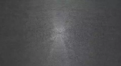 AI Video from prompt: Оглядывается и поднимает бровь куда смотрит