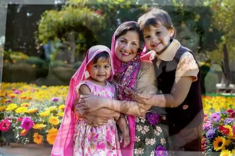 AI Video from prompt: замени на фото фон сделай его красивым и фото сд