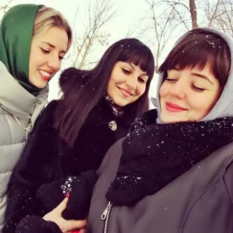AI Video from prompt: girls french kissing