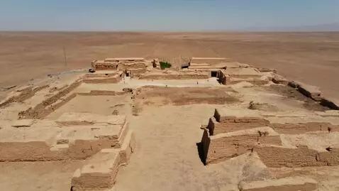 AI Video from prompt: Historical ruins in Desert
