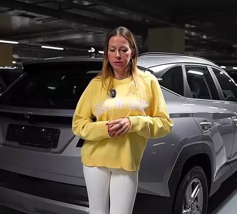 AI Video from prompt: does the splits