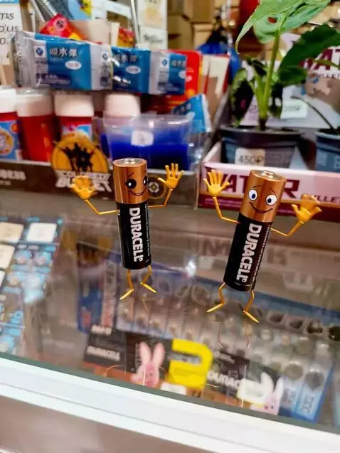 AI Video from prompt: Батарейки должны танцевать друг с другом использ