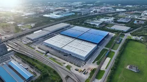 AI Video from prompt: •	Time-lapse: строительство и расширение совреме