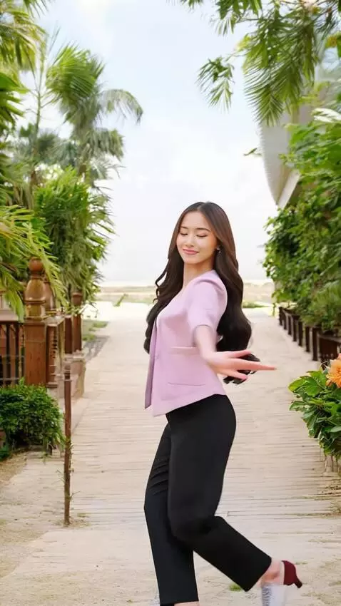 AI Video from prompt: Wanita berjoget elegan, dan badan tidak berputar