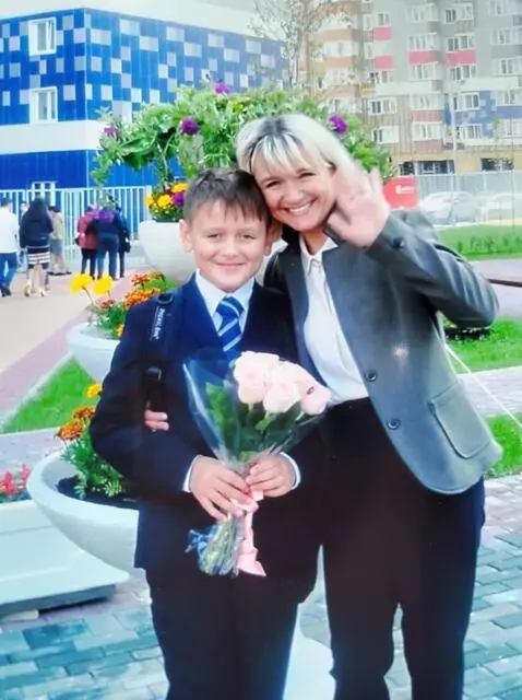 AI Video from prompt: bring this photo to life as realistically as pos