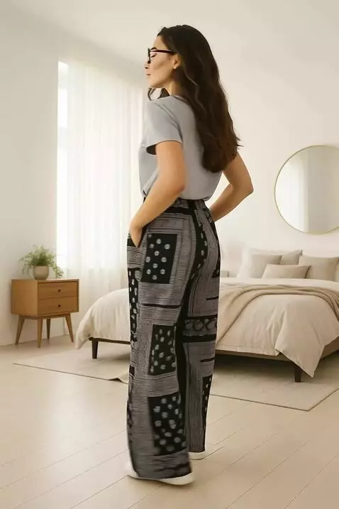 AI Video from prompt: Seorang model wanita sedang melakukan gerakan po