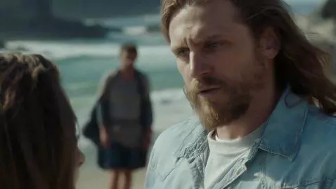 AI Video from prompt: герои игры,wuthering waves, деруться.