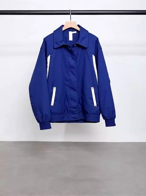 AI Video from prompt: Create a promo video for a clothing brand. You n