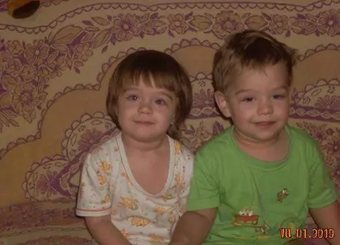 AI Video from prompt: нежно улыбка