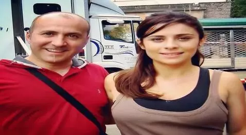 AI Video from prompt: CANTARE LIRICA RAGAZZA MIA?