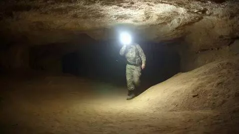 AI Video from prompt: Создать видео где человек от 1 лица идет с фонар