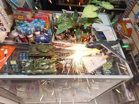 AI Video from prompt: Игрушечные танки стреляют в игрушечный самолет и