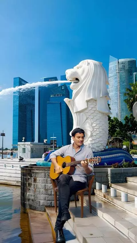 AI Video from prompt: A Man singing with natural expression, face-inta