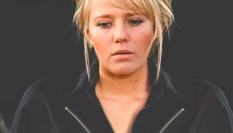 AI Video from prompt: Позирует, крупный план , грусть,тоска ,