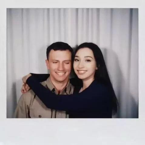 AI Video from prompt: Нежные объятия