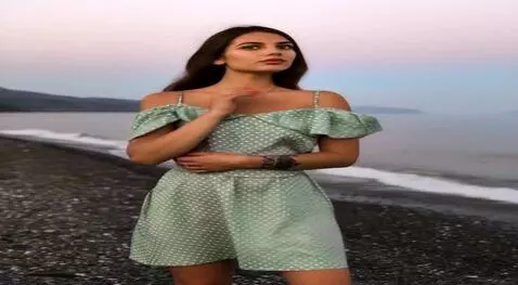 AI Video from prompt: She's in a swimsuit, her dress is spinning and f