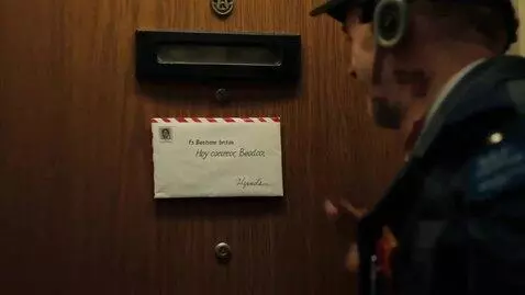 AI Video from prompt: A postman with empty eye sockets knocks on the d
