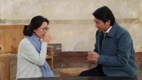 AI Video from prompt: The french woman asks some question from Uzbek m