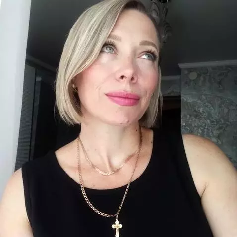 AI Video from prompt: сгенерируй видео как у этой женщине начинают рас