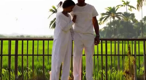 AI Video from prompt: father and 12 year old daughter in white lungi