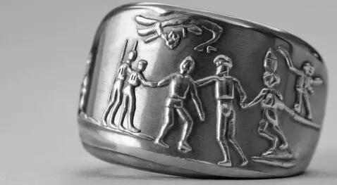 AI Video from prompt: A cinematic close-up of a metallic ring resting 