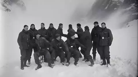 AI Video from prompt: During the shooting of the general photo, the we