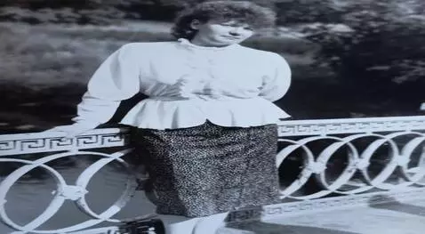 AI Video from prompt: He smiles and blows a kiss.