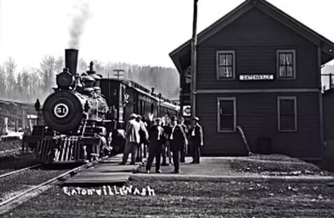 AI Video from prompt: A train is at the station waiting people on the 