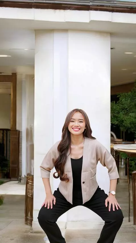 AI Video from prompt: Wanita melakukan gerakan berjongkok lalu berdiri