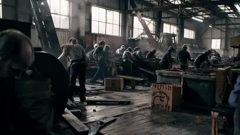 AI Video from prompt: Реалистичное черно-белое историческое видео врем