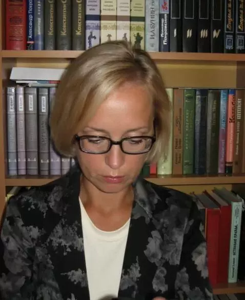 AI Video from prompt: She is shooting