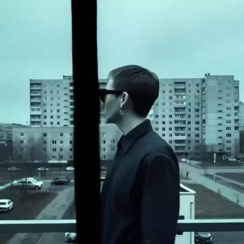 AI Video from prompt: Оживи фото, сделай его живым