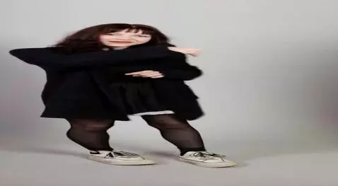 AI Video from prompt: Села на корточки