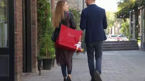 AI Video from prompt: Лабубу делал игрушку и хотел обменять ее на еду 