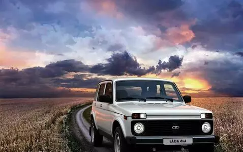 AI Video from prompt: премиальный автомобиль