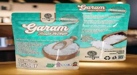 AI Video from prompt: gambar dua benda bergerak-gerak saling berhadapa